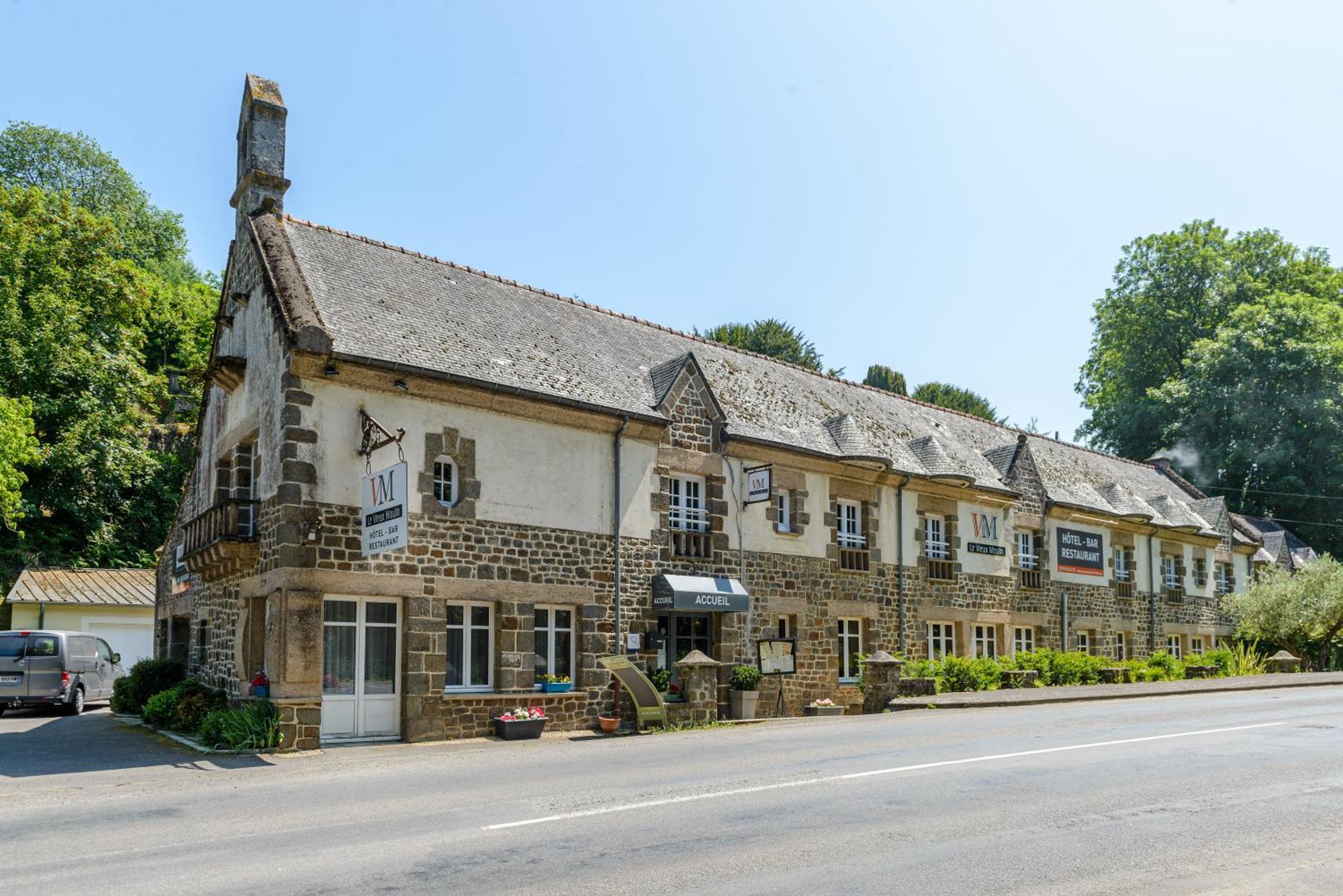 Le Vieux Moulin Hotel Hede-Bazouges ภายนอก รูปภาพ